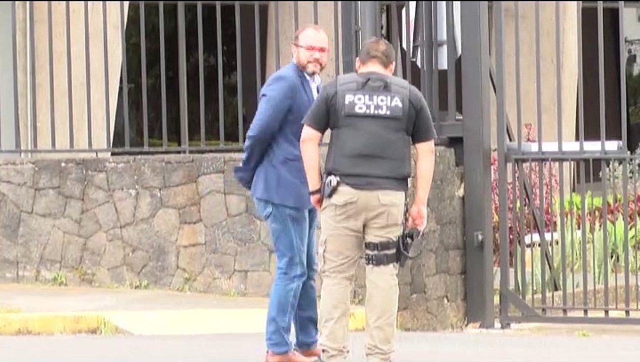 RENUNCIA PROCURADOR