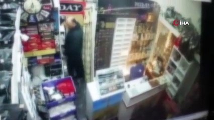 Sahte tütün satan iş yerine baskın! Dükkan sahibi içeriyi aratmamak için ateşe verdi