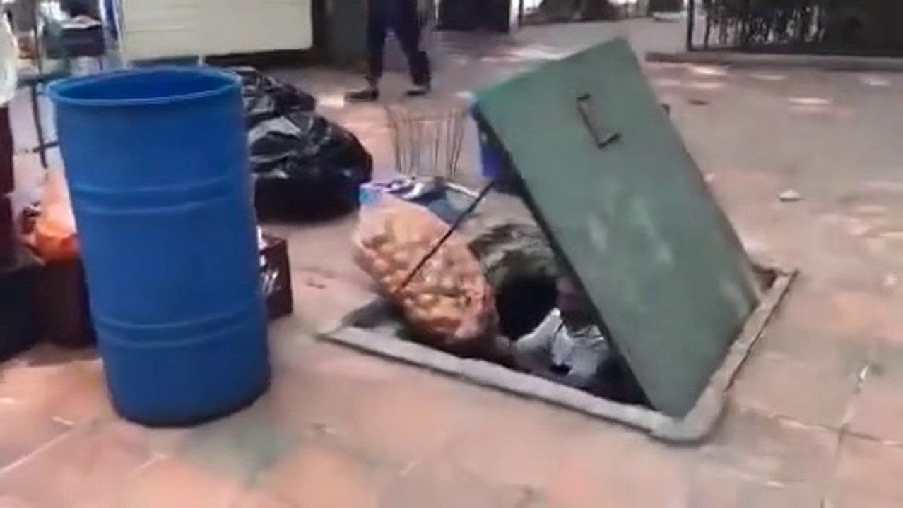 Arne aus den Ruthen  Bodega de comida clandestina en el carcamo de una fuente