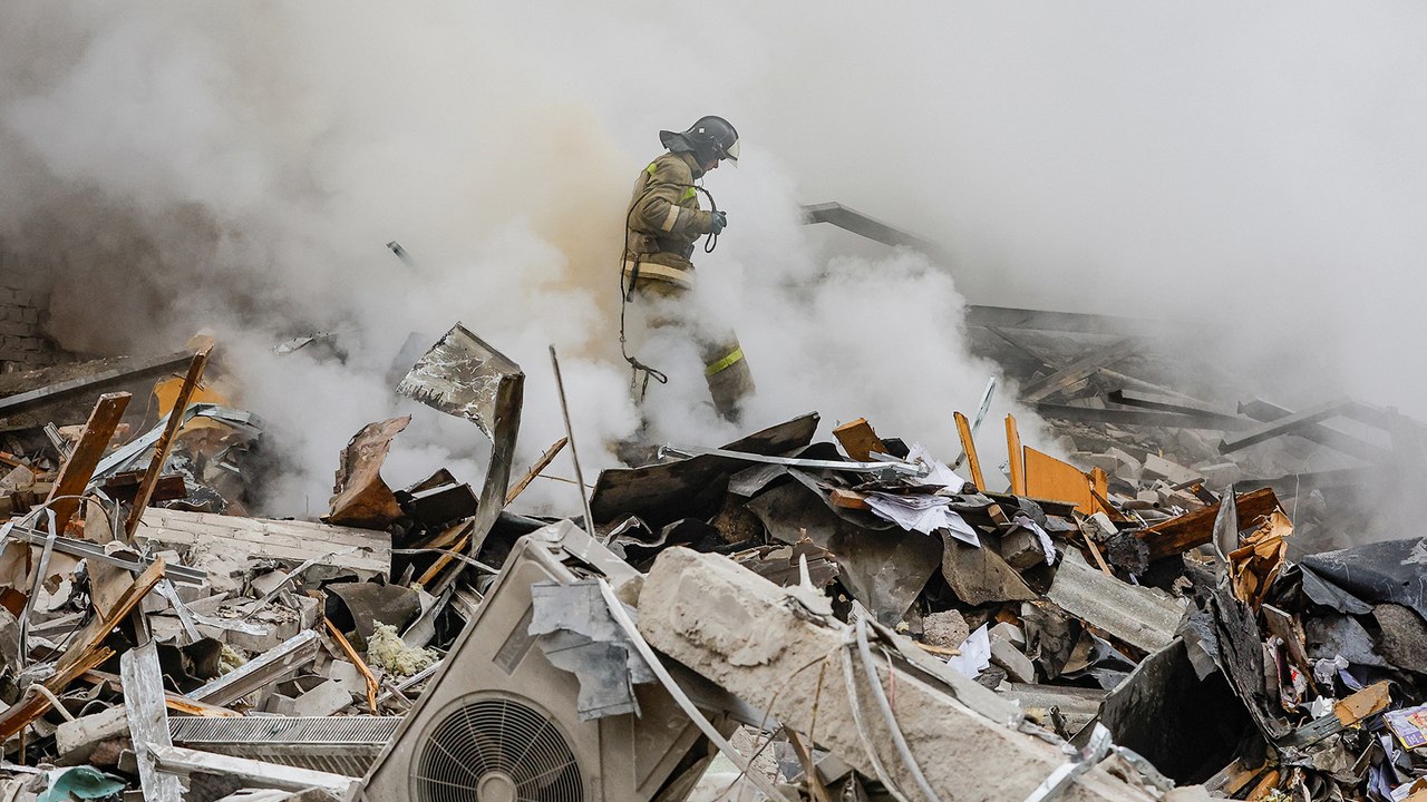 مقتل 40 شخصا في هجوم روسي على مبنى سكني في دنيبرو جنوبي أوكرانيا