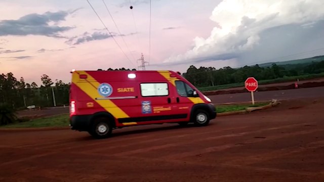 Vítima de queda de plano elevado é socorrida pelo Siate
