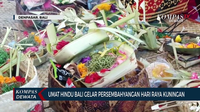Umat Hindu Bali Gelar Persembahyangan Hari Raya Kuningan