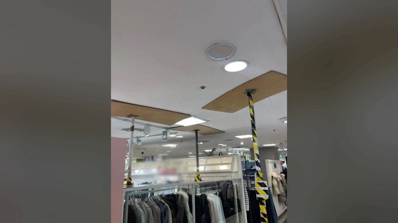 '천장 균열' NC백화점 야탑점 영업 중단...정밀 안전점검 진행 / YTN