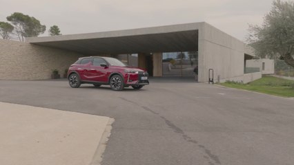 The new DS 3 E-TENSE Driving in the country