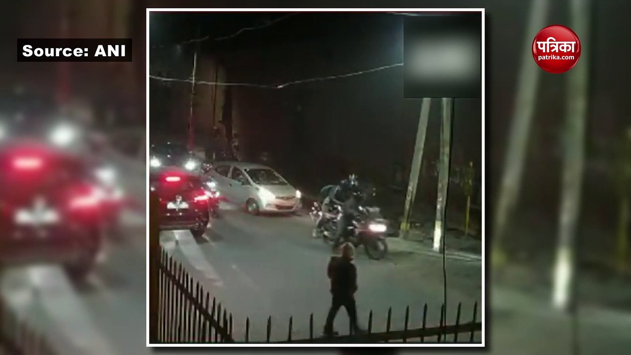 अपराधियों का अड्डा बनी दिल्ली: बीच सड़क पर गोली...