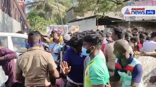 மதுரை அலங்காநல்லூர் ஜல்லிக்கட்டில் பார்வையாளர்களின் மீது போலீசார் தடியடி