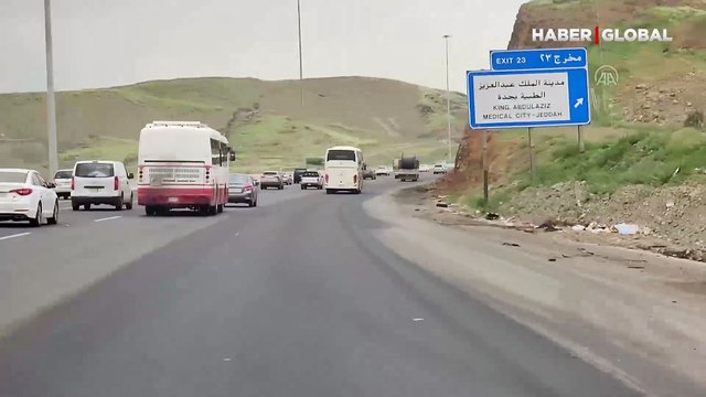 Mekke'de yağışların ardından dağlar ve ovalar yeşile büründü