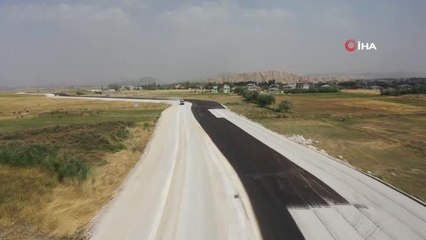 Üzerinden uçakların geçtiği sahil yolu tamamlanıyor