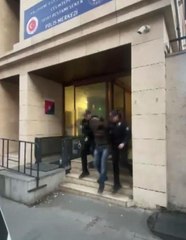 KAĞITHANE'DE PARK HALİNDEKİ OTOMOBİLDEN HIRSIZLIK