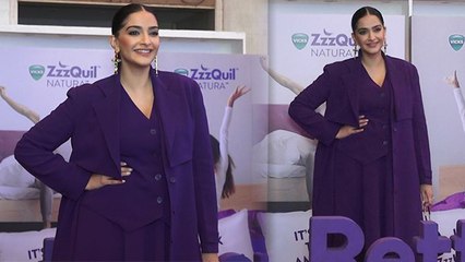 Sonam Kapoor Purple Formal Outfit में लगी खूबसूरत, Bossy अंदाज में किया Pose|Boldsky*Entertainment