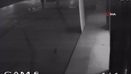 Durakta bekleyen 2 kişinin yaralandığı kazanın görüntüleri ortaya çıktı