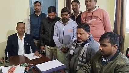 ग्राम विकास अधिकारी व दलाल को ऐसे पकड़ा!