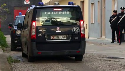 Télécharger la video: Messina Denaro, trovato covo nel centro di Campobello di Mazara: l'arrivo degli investigatori