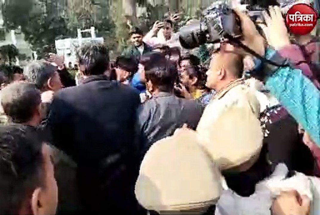 रोहित वेमुला की पुण्यतिथि पर लखनऊ यूनिवर्सिटी में बवाल, ABVP और AISA के छात्र ‌भिड़े