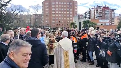 Bendición de las mascotas en la iglesia de la Real y Antigua
