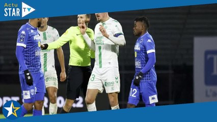 Un match de Ligue 2 interrompu pour une raison improbable : un stationnement gênant aux abords du st