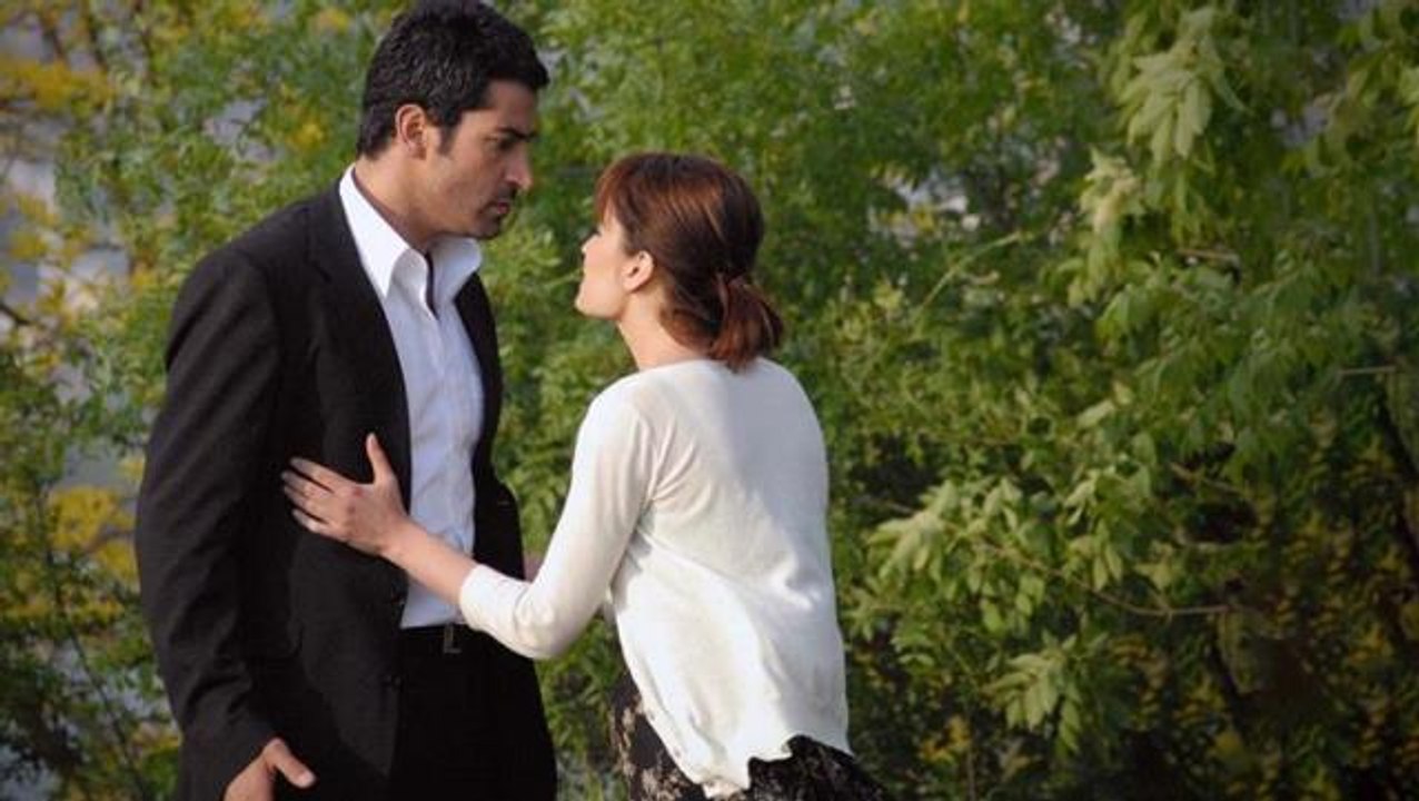 Kenan İmirzalıoğlu ile oynadığı dizi hala hafızalarda! Selin Demiratar oyunculuğu bıraktığını duyurdu