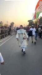 पंजाब के खेत में पहुंची राजस्थान की दिव्या, लगी गन्ना चूसने, वीडियो हुआ वायरल