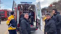 Turistlerin içerisinde bulunduğu minibüs devrildi