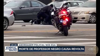 Morte de professor negro causa revolta nos EUA 17/01/2023 11:40:46
