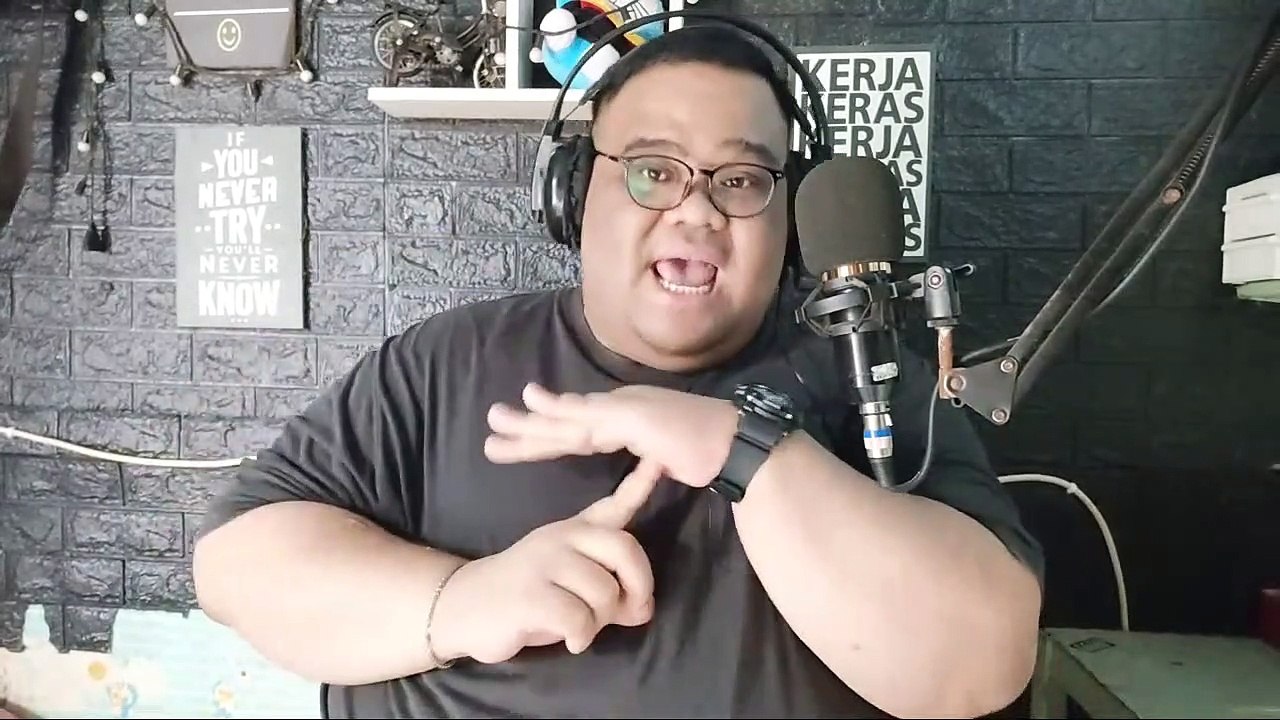 KUPINGKU BERDENGUNG SEPERTI ADA YG MAU MELETUS...