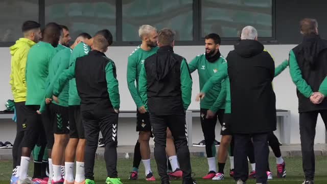 Regreso de Joaquín al trabajo con el grupo y ausencias de Fekir y Juanmi prácticamente descartados para mañana