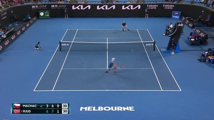 Tải video: Machac wins stunning rally against Ruud in Australian Open clash