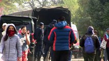 Corpos de vítimas em acidente aéreo no Nepal são entregues às famílias