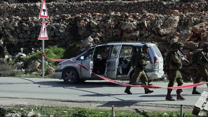 Скачать видео: مقتل فلسطيني برصاص الجيش الاسرائيلي في الضفة الغربية