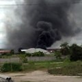 Incendio en una zona industrial cerca al aeropuerto de Viru Viru