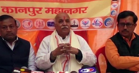 कानपुर_ कानपुर पहुंचे प्रवीण तोगड़िया पत्रकारों द्वारा पूछे गए सवालों के गोलमोल जवाब देते आए नजर*