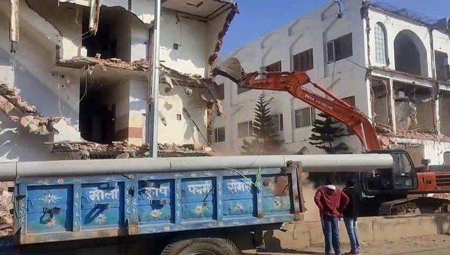 स्मार्ट रोड-1 पर दूसरे दिन भी चली स्मार्ट सिटी और नगर निगम की कटर मशीन