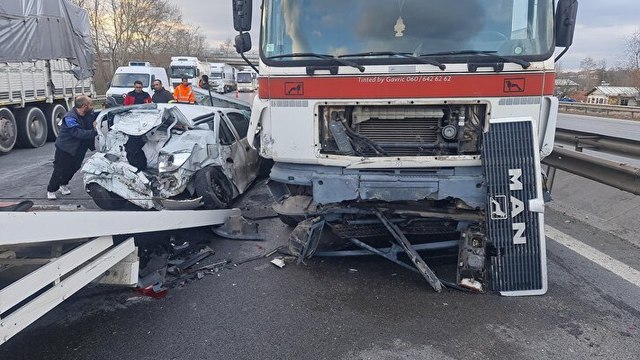 TEM'de 8 araçlı zincirleme kaza