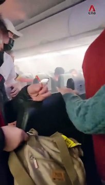 Une batterie de smartphone prend feu en plein vol... flippant