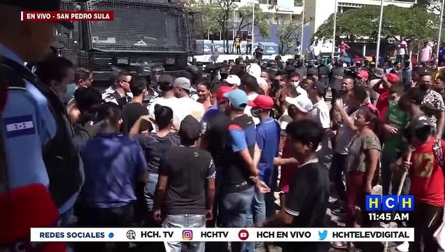 ¡Con palos en mano! Vendedores amedrentan negocios en SPS obligando al cierre de cortinas