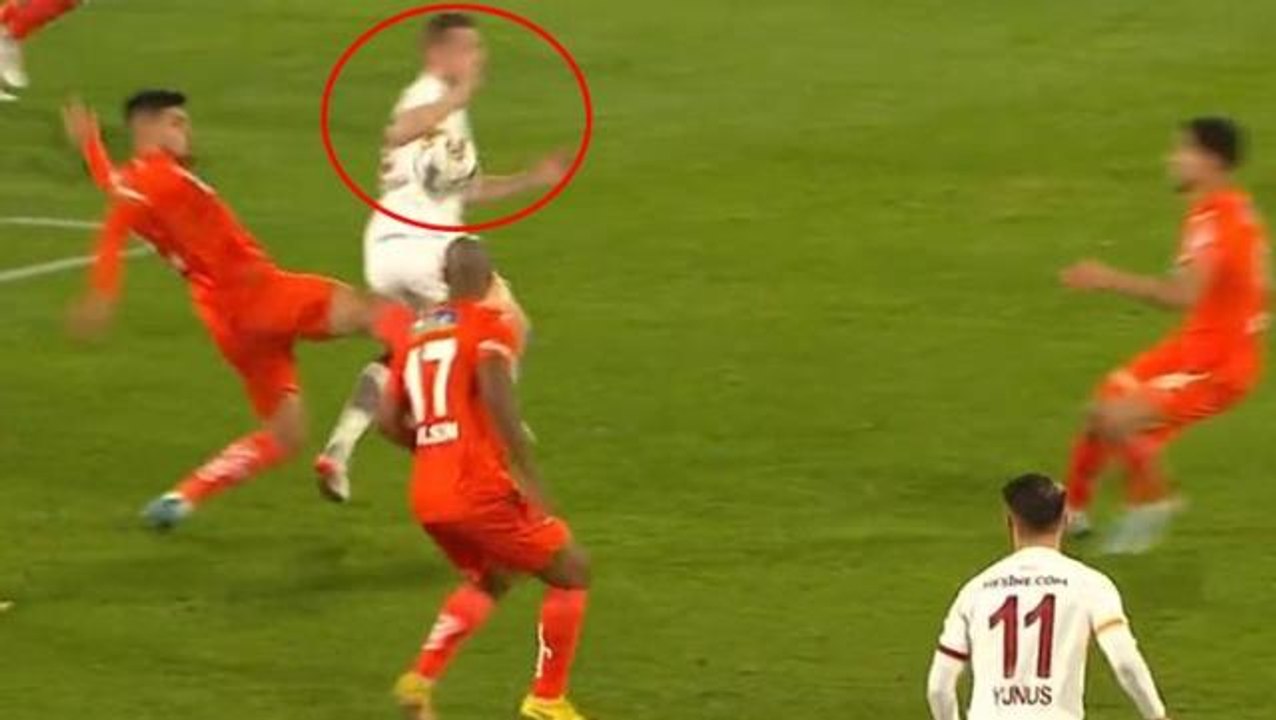 Herkes bu pozisyonu konuşuyor! Alanyaspor-Galatasaray maçında verilmeyen penaltı kıyameti kopardı