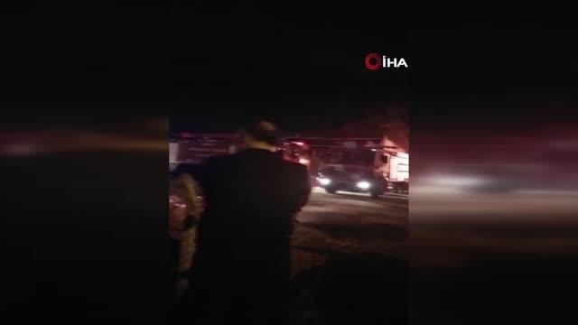 Şiddetli lodos hayatı felç etti: Ağaçlar yıkıldı, otluk alanda çıkan yangın kereste deposuna sıçradı