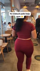 jalan jalan pakai baju gym sexi banget