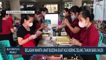 Belasan Wanita Umat Buddha Buat Kue Kering Jelang Tahun Baru Imlek