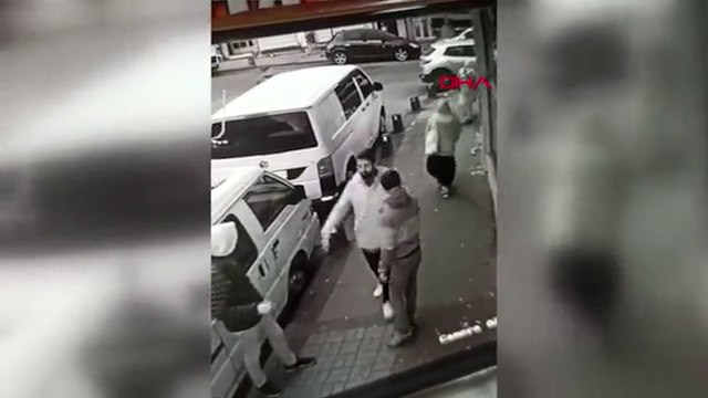 Yaralı kediye yardım edene silah doğrulttu, tutuklandı