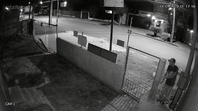 Câmera flagra ladrão furtando botijão de gás em empresa no bairro Alto Alegre