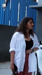 खूबसूरत अंदाज़ में Dance Studio के बाहर दिखी Dhvani Bhanushali