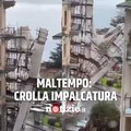 Maltempo a Napoli in via Aniello Falcone