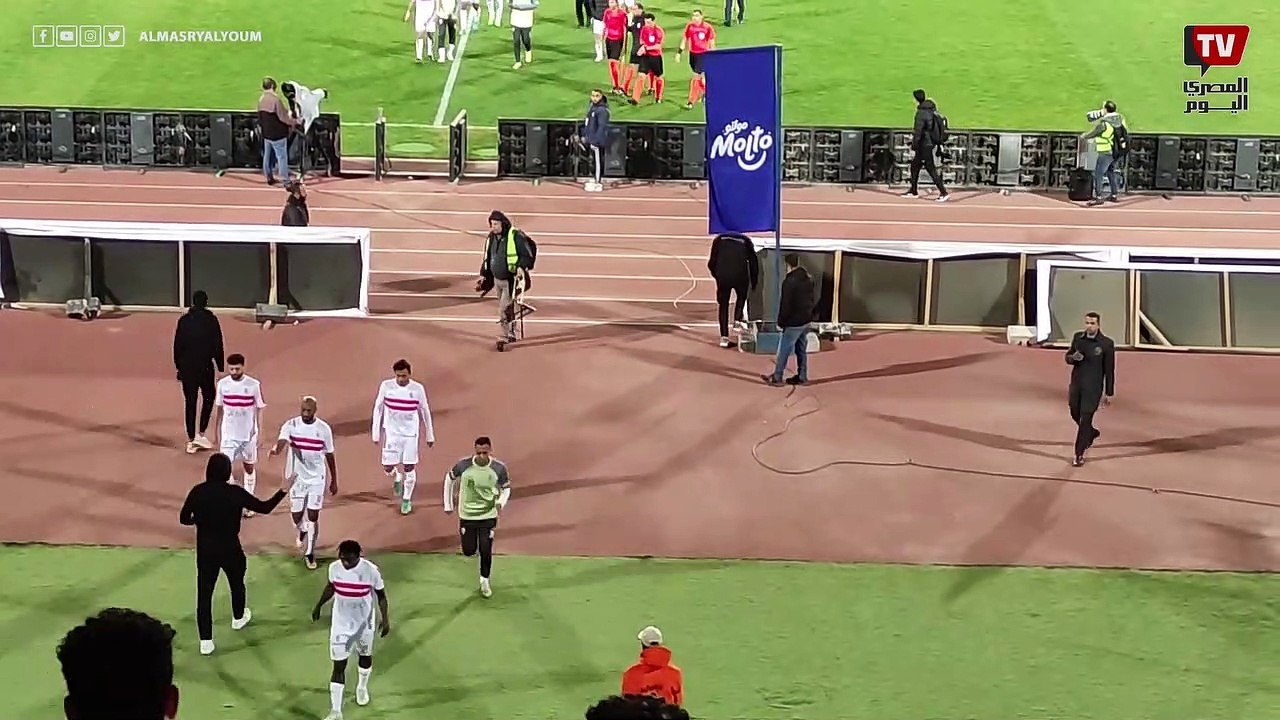 خلي عندك دم يا زيزو».. هتافات غاضبة من جمهور الزمالك ضد لاعبي الفريق»