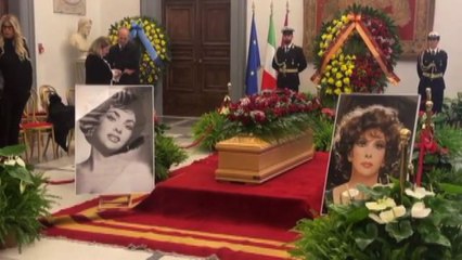 Cinema, rose rosse sulla bara di Gina Lollobrigida