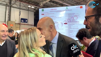 Ojeda charla con el alcalde socialista de Sevilla pese a su jefe de prensa: "¿Te avergüenzas de Sánchez?"