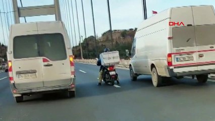 Köprüden geçen motosikletliye lodos kalkanı