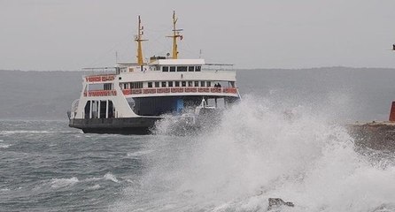 Bozcaada ve Gökçeada feribot seferlerine fırtına engeli