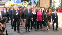 La Reina Letizia, más juvenil que nunca, enamora en la inauguración de Fitur