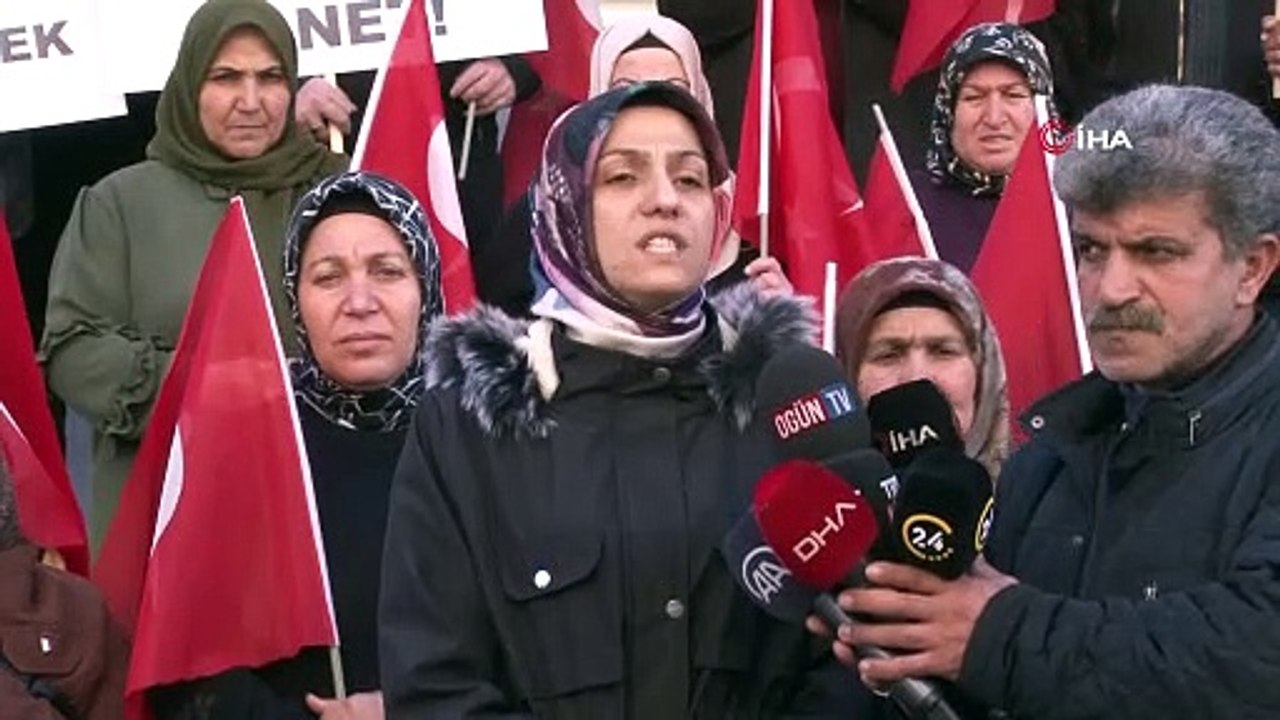 Evlat nöbetindeki aileler: “Diyarbakır anne ve babaları olarak PKK ve HDP’ye lanet okuyoruz”